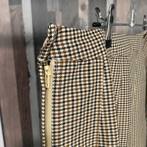 NWOT “Urban Outfitters” Brown and Cream Houndstooth Pleated Mini Skirt - Picture 2 of 7